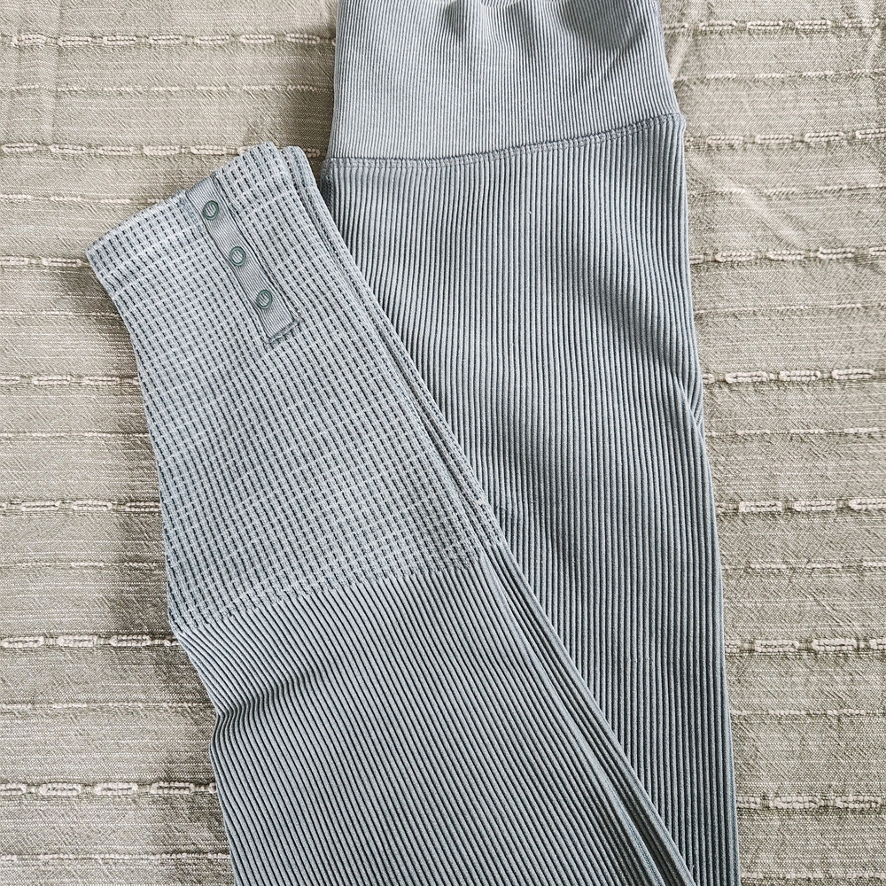 Aerie Sage Green Ribbed Leggings